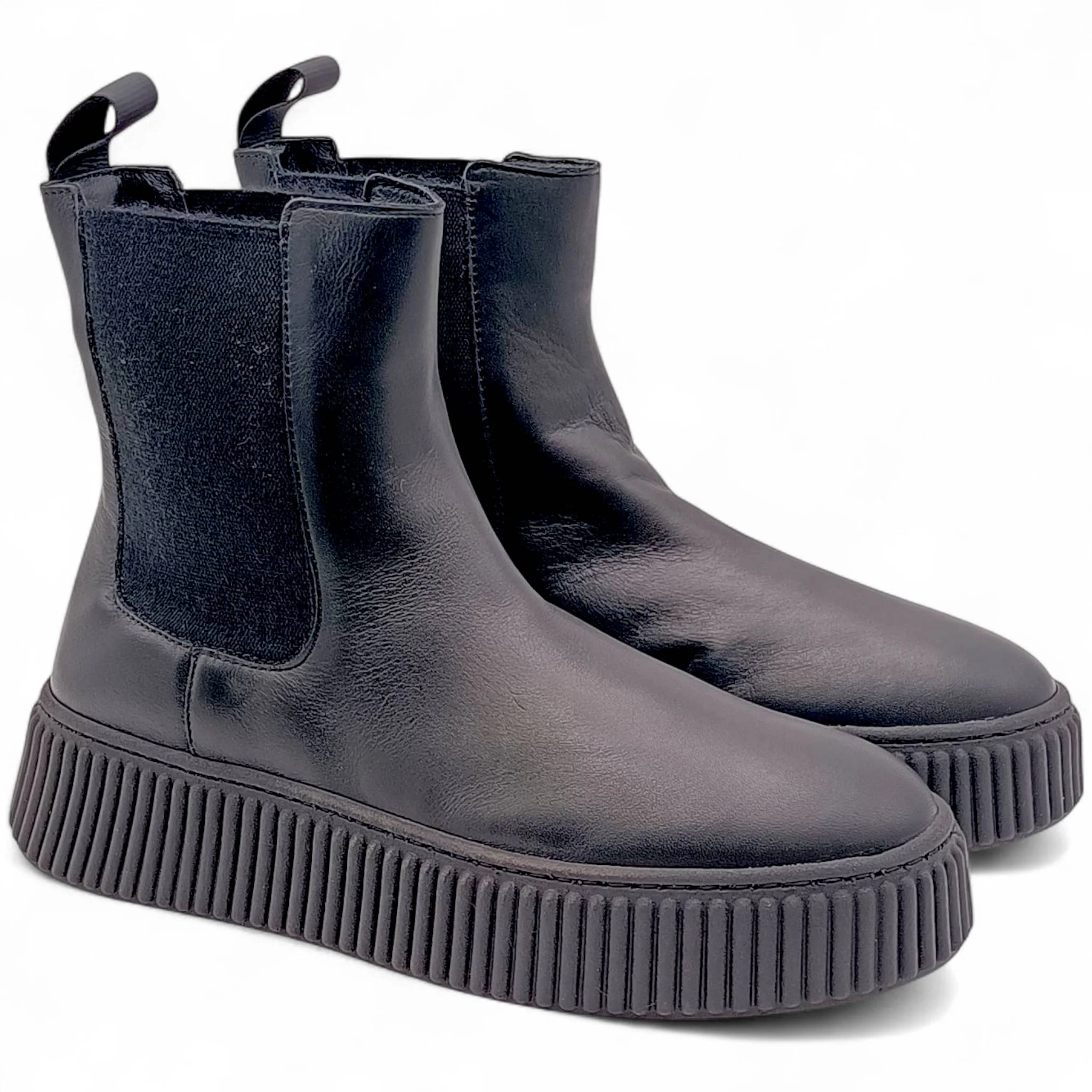 Beatles donna in pelle nera con platform 40L5