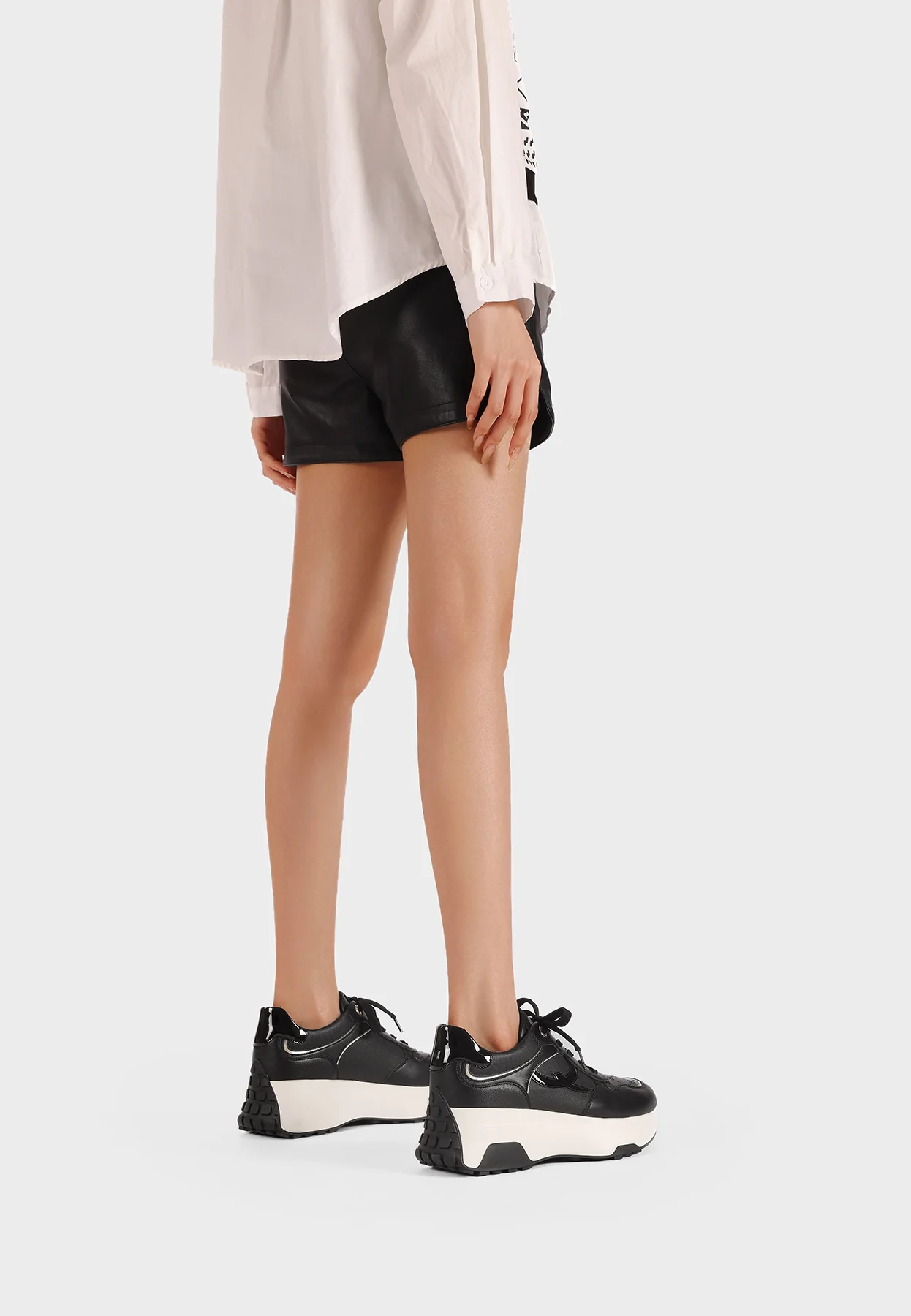 Sneakers da donna platform con inserti scamosciati X33-25 - immagine 9